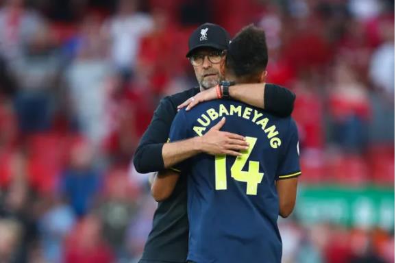 Pierre-Emerick Aubameyang dua ra loi khuyen cho thay cu Jurgen Klopp 